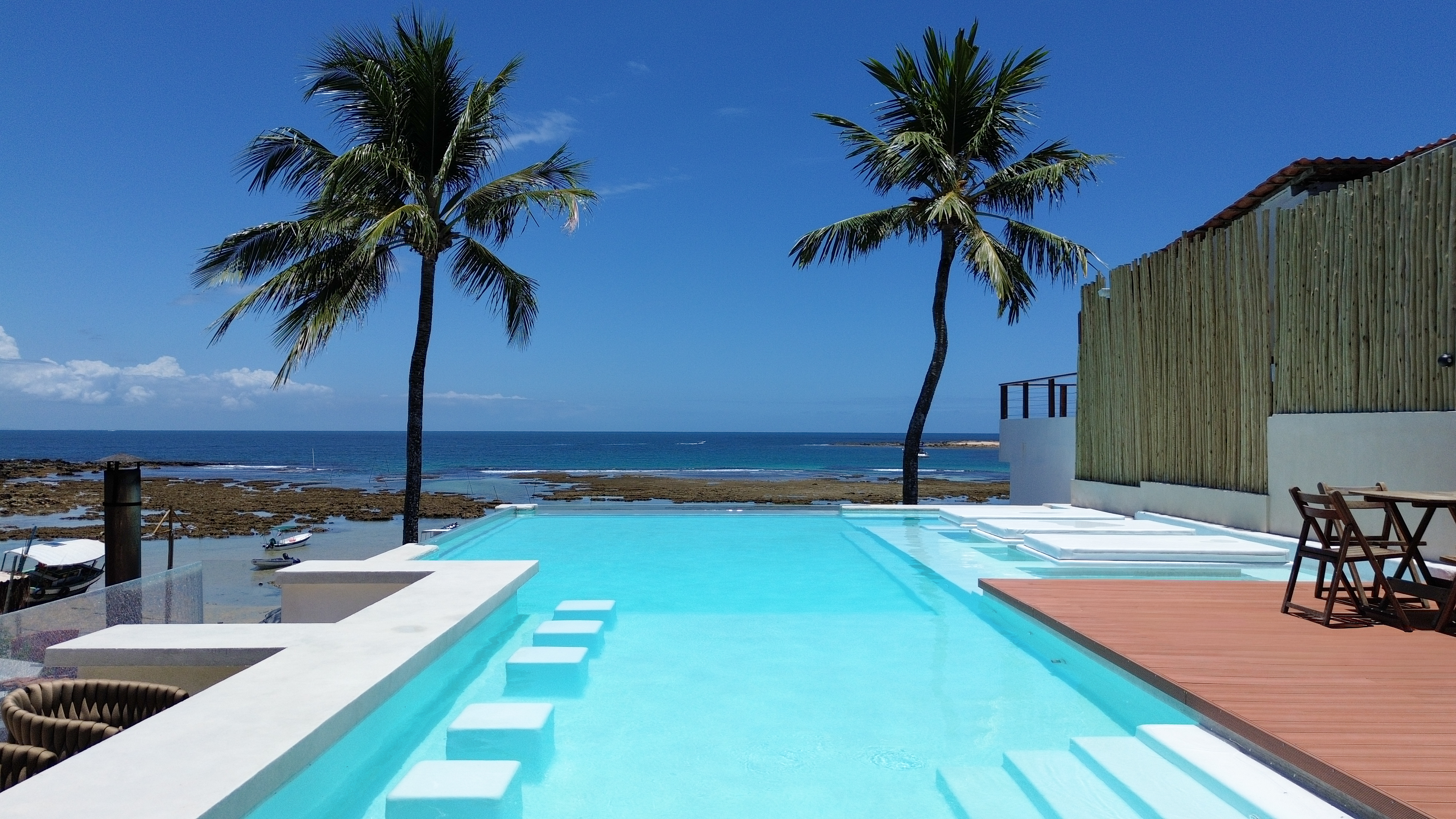 Chez Max Pousada Slide 3